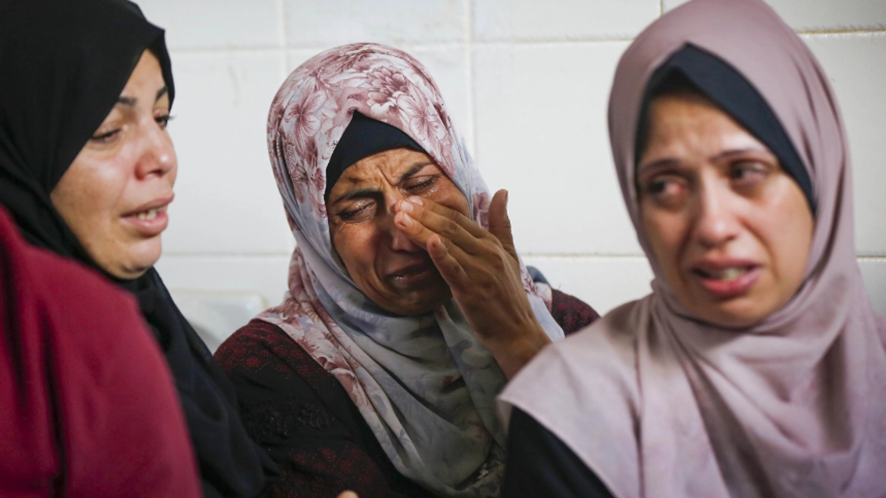 İsrail, hamile bir kadının da aralarında bulunduğu 5 kişiyi katletti