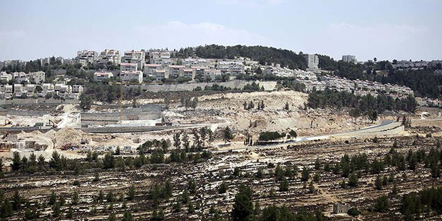 İsrail hava saldırısı ile 2 Filistinliyi katletti