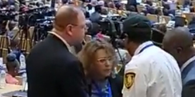 İsrail heyetine 'şok!' O ülkedeki zirveden resmen kovuldu!