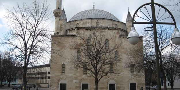 İsrail, o mescidi ibadete kapattı!