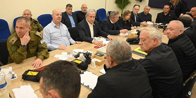 İsrailli bakanlardan birbiri ardına açıklama! İran'a operasyon masada