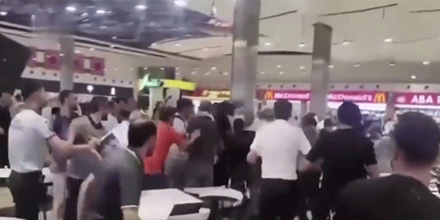 İsrail karşıtı protesto bir anda karıştı! Burger King şubesi önünde arbede