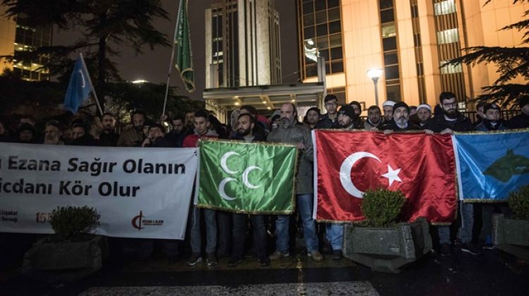 İsrail Konsolosluğu önünde ezan protestosu!