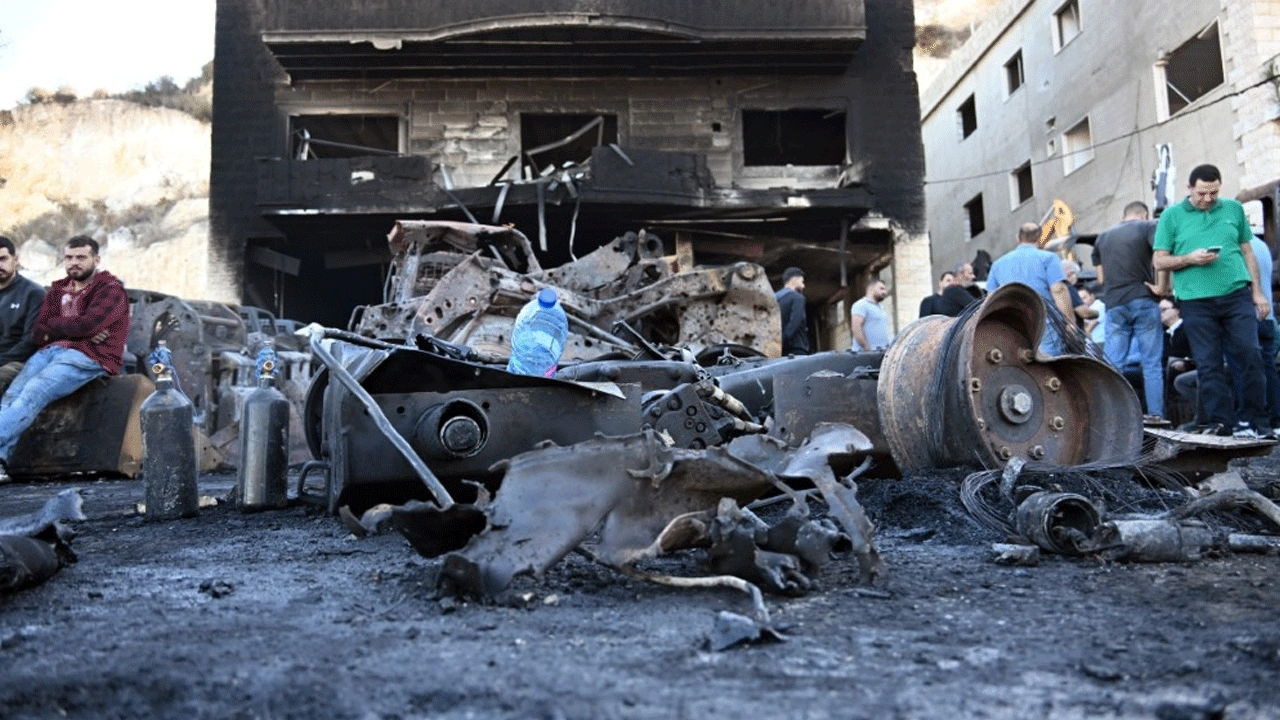 İsrail kudurmuş köpek gibi saldırıyor: Şimdi de oraya bomba yağdırdı!