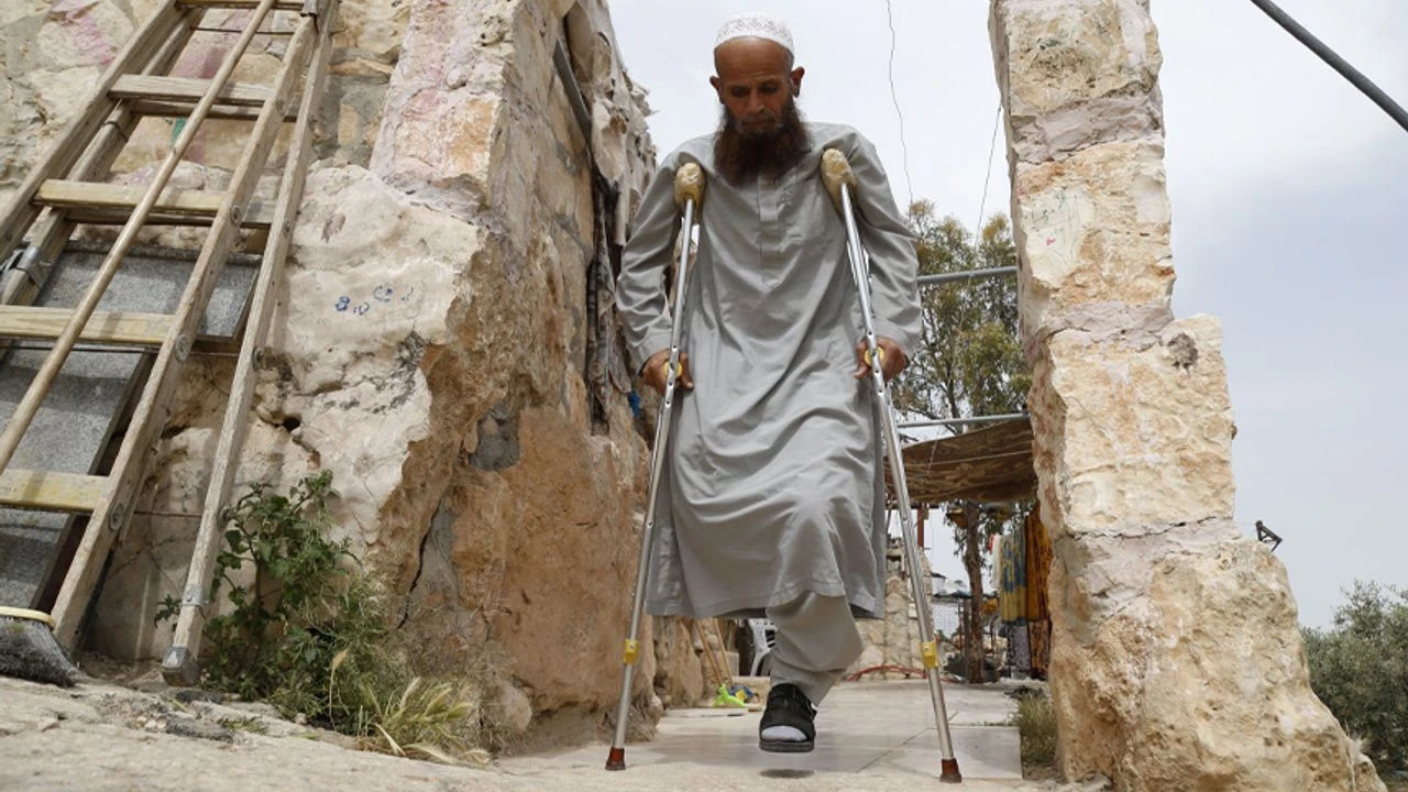 İsrail kurşunuyla bacağını kaybeden Amur, direnişten vazgeçmiyor