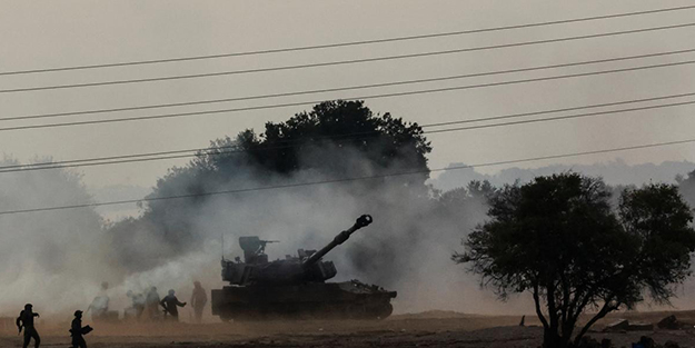 İsrail Lübnan'da sivil aracı bombaladı!