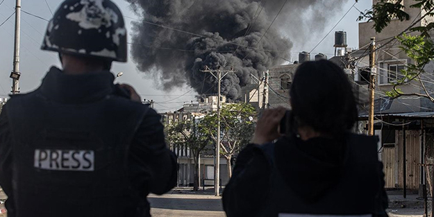 İsrail medyayı susturmak istiyor! Kadın gazeteciye gözaltı