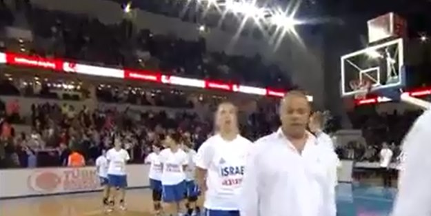 İsrail milli takımına protesto!