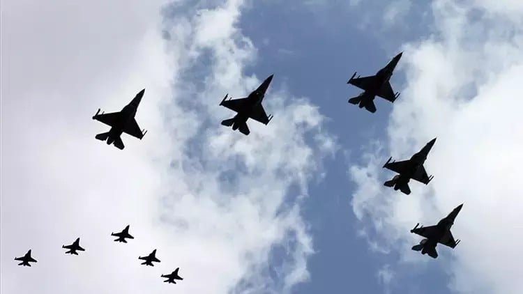 İsrail o ülkeyi tehdit etmişti! Ve yıkım filosu havalandı