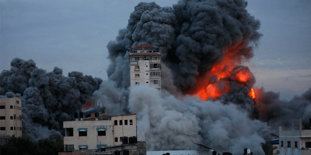 İsrail ordusu artık direkt sivillerin evlerini bombalıyor! Bu vahşete dur diyecek kimse yok...