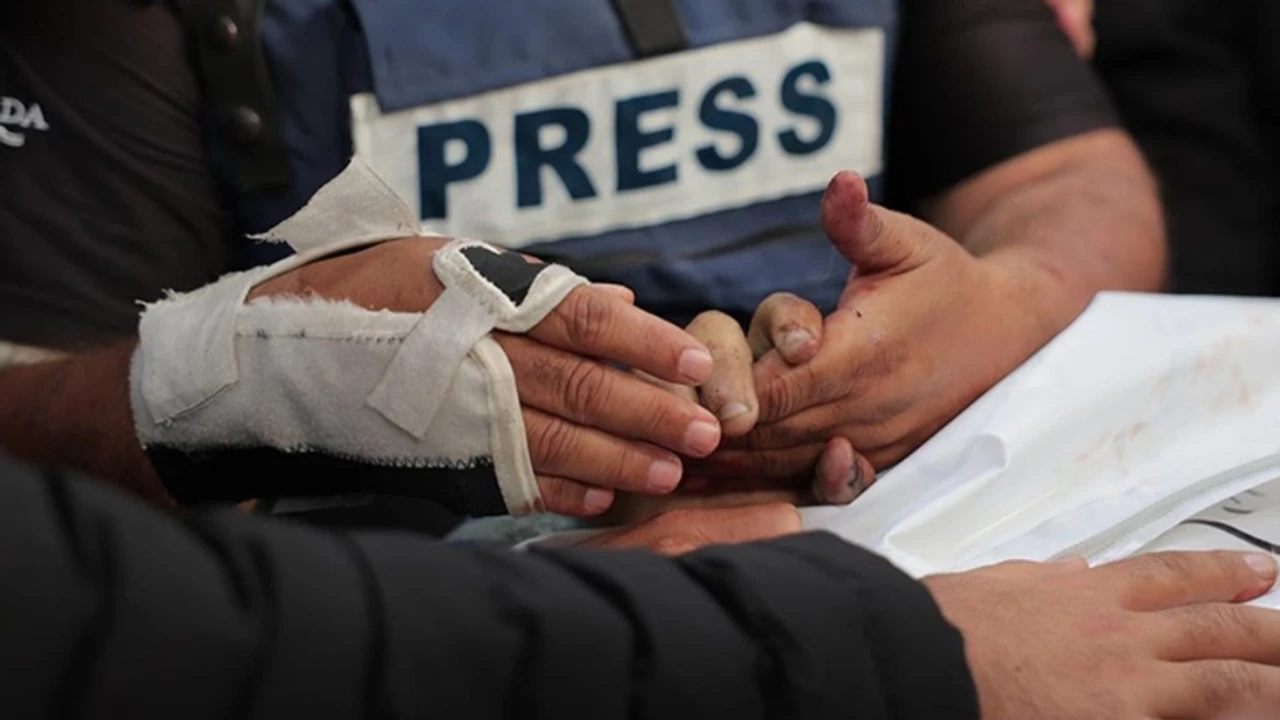 İsrail ordusu, Gazze'de bir gazeteciyi daha katletti!