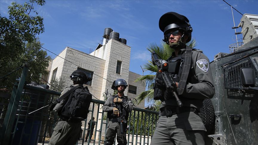 İsrail ordusu Ramallah'ta 3 Filistinliyi gözaltına aldı