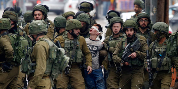 İsrail polisi Mescid-i Aksa'ya baskın düzenledi