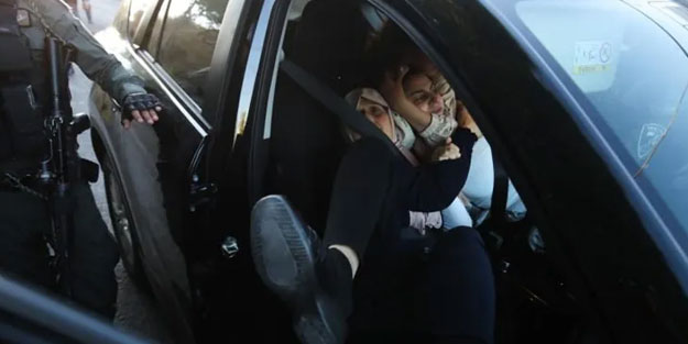 İsrail polisinden başörtüsü düşmanlığı