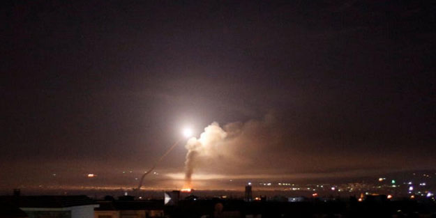 İsrail, Suriye'de havalimanına saldırdı