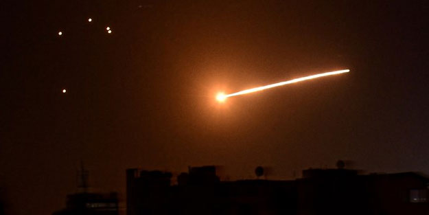 İsrail Suriye'nin güneyine saldırdı