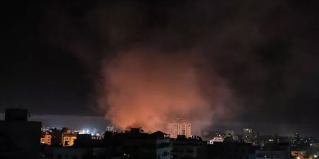 İsrail top atışıyla Gazze'de bir evi vurdu