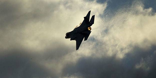 İsrail uçakları Gazze'ye saldırdı