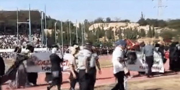 İsrail uşaklarından Gazze ve pankart tahammülsüzlüğü