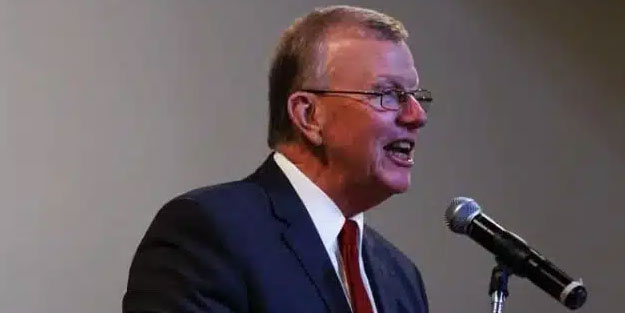 İsrail yalakası ABD'li siyasetçi Filistin için tepki gösteren kadına saldırdı