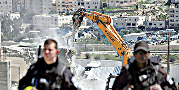 İsrail yine ev yıktı