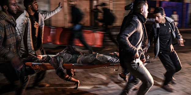 İsrail yine kan döktü! İnsani yardım bekleyen Filistinlileri acımasızca katletti