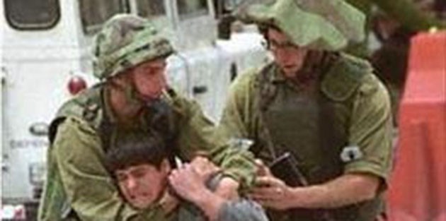 İsrail zindanlarında 320 çocuk insanlık dışı şartlarda yaşıyor