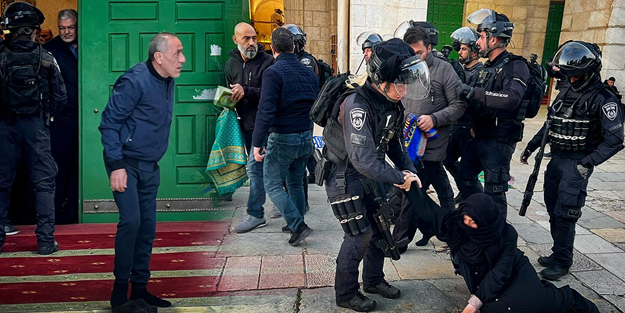 İsrail zulmü altında 9. cuma! Mescidi Aksa’da insanlık dışı muamele!