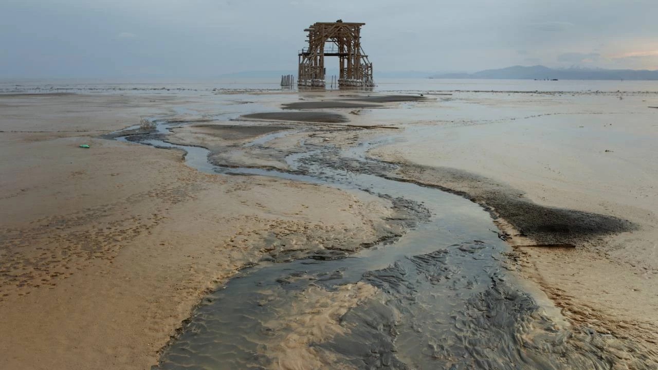 İsrail/ABD ve İran Savaşı'nda Körfez'in su altyapısı hedef mi? Sudan sebeplerle vurulan 'SU' olacak