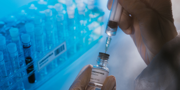 İsrail'de ağızları açık bırakan olay: Yaşlı kadına 5 doz aşı yapıldı! Yan etki...