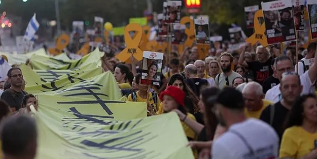 İsrail'de binlerce kişiden hükümet karşıtı protesto