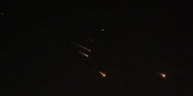 İsrail'de Gökyüzünde patlamalar görüldü