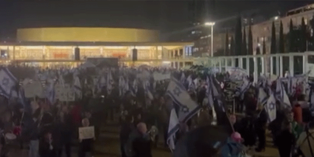 İsrail'de hükümet karşıtı protestolar başladı' "Diktatörü devirme zamanı geldi"