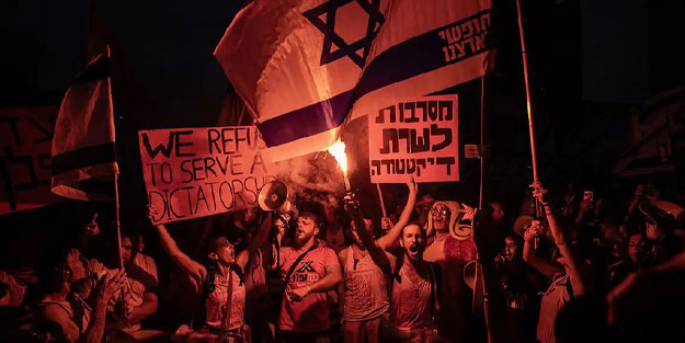 İsrail'de isyan alevlendi