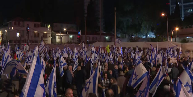 İsrail'de Netanyahu isyanı