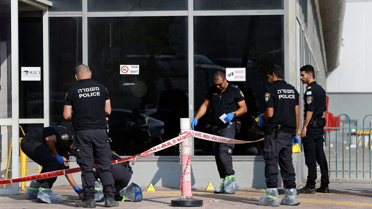 İsrail’de terminal silahlarla basıldı! Çok sayıda ölü ve yaralı var