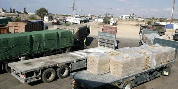 İsrail'den 18 tırın geçişine izin