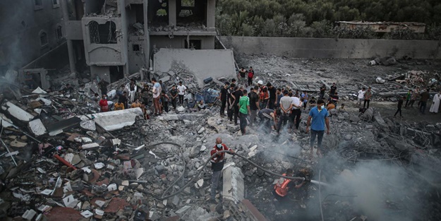 İsrail'den En-Nuseyrat Mülteci Kampına bombalı saldırı