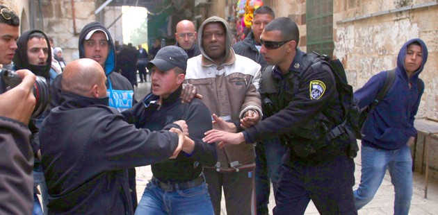 İsrail’den Mescid-i Aksa’ya baskın