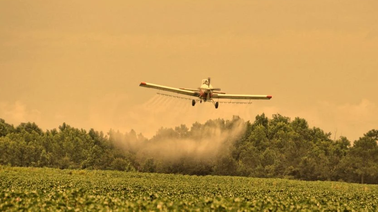 İsrail'den tarımsal terör! Topraklara kimyasal madde yağmuru