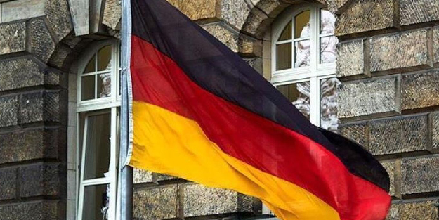 İsrail'e en çok silah satan Almanya'da Hitler kıyafetli öğretmen hakkında karar!