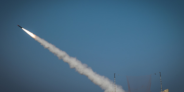 İsrail'e karşı harekete geçtiler! Tanklar, füzeler...