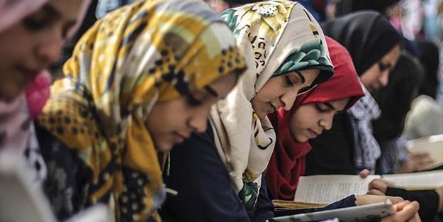 Katil devlet'e karşı kitap okuma protestosu