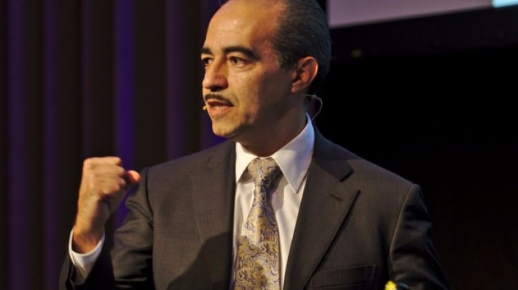 İsrail'e kendine saldırması için para ödüyor