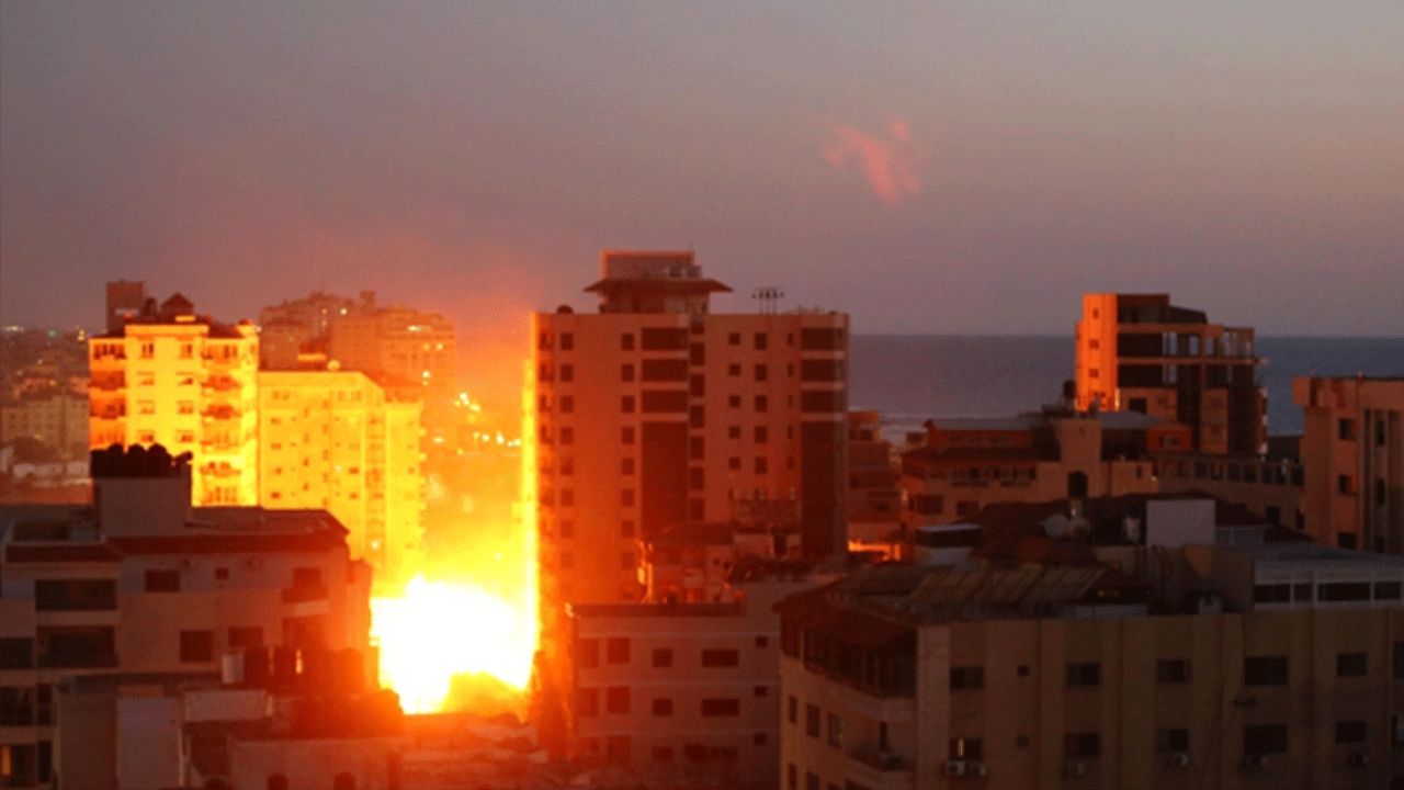 İsrail'e yağmur gibi roket yağdı