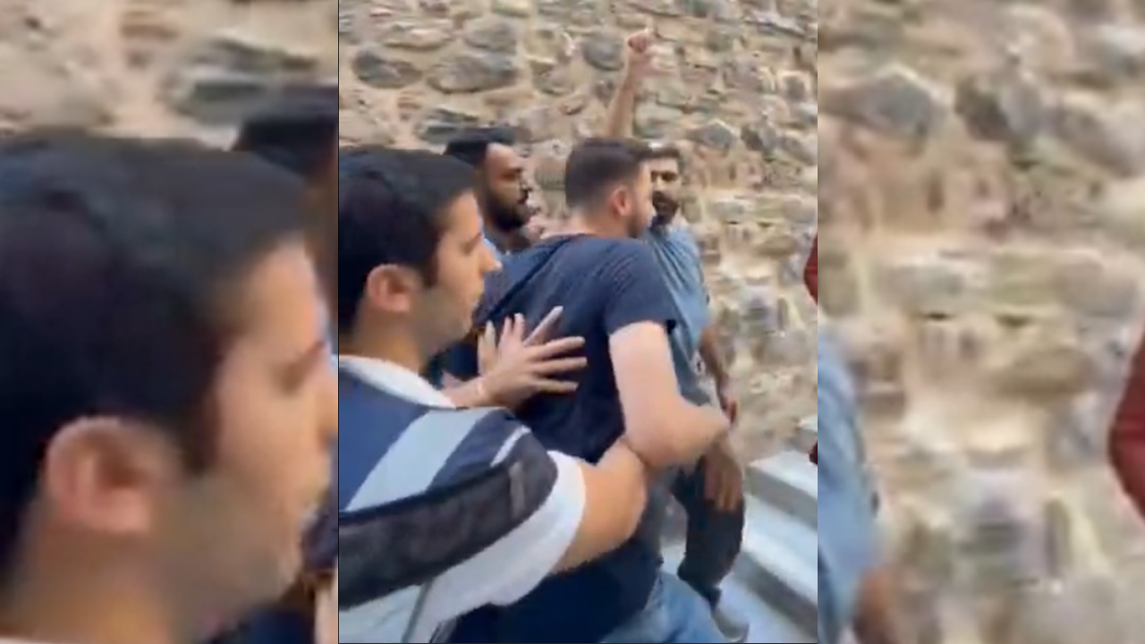 Rezillik! İsrail'i protesto eden Adem Özköse ve arkadaşlarına gözaltı!