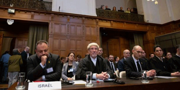 İsrail'i savunan avukatın rezil olduğu anlar!