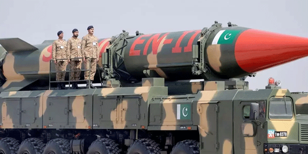 İsrail'i titreten füze! Türkiye dostu Müslüman ülke gövde gösterisi yaptı