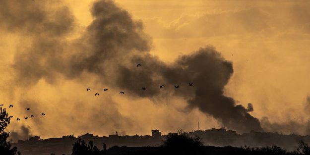 İsrail'in askeri mevzilerine füze saldırısı! Casusluk ekipmanları imha edildi