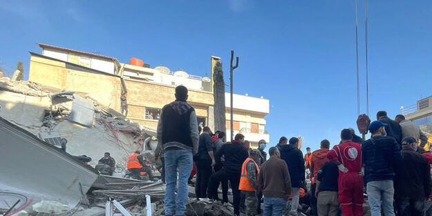  İsrail'in düzenlediği füze saldırısı son dakika geçti: Suriye'de İran Devrim Muhafızları Ordusunu hedef aldı: 4 kişi hayatını kaybetti